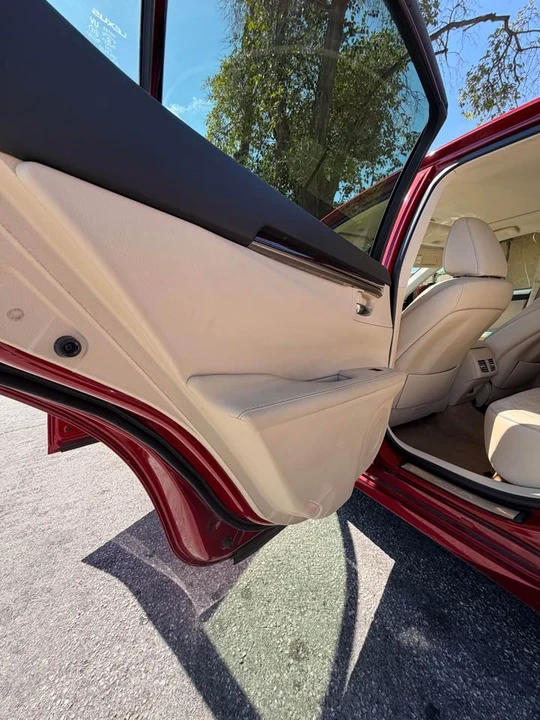 2014 Lexus ES 6th Gen - Image 11 of 17