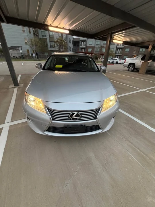 2014 Lexus ES 6th Gen - Image 2 of 18