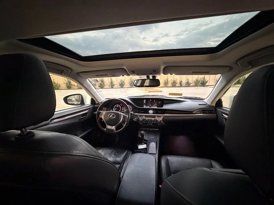 2014 Lexus ES 6th Gen - Image 13 of 18