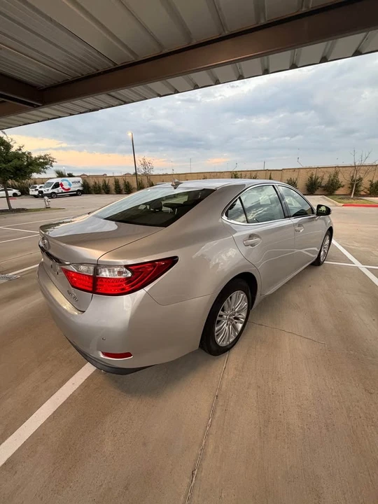 2014 Lexus ES 6th Gen - Image 6 of 18