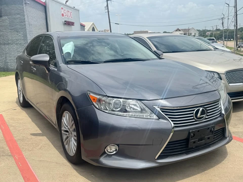 2014 Lexus ES 6th Gen - Image 6 of 6