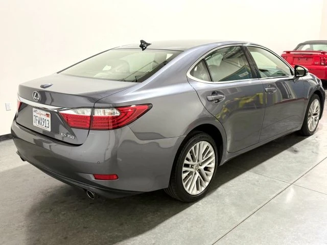 2014 Lexus ES 6th Gen - Image 18 of 21