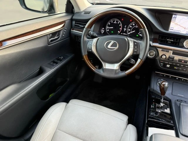 2014 Lexus ES 6th Gen - Image 21 of 21