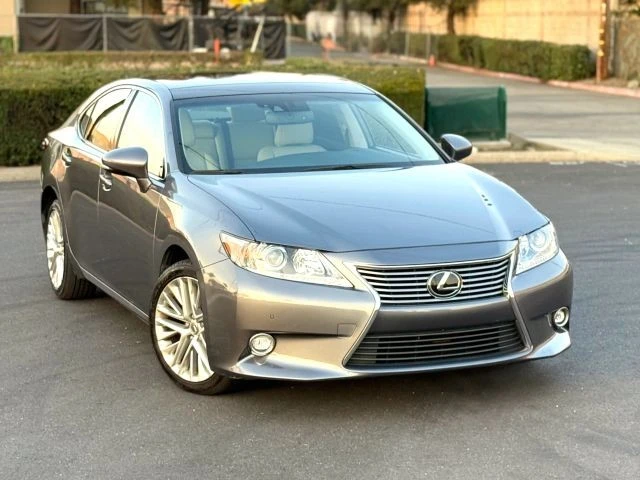 2014 Lexus ES 6th Gen - Image 10 of 21
