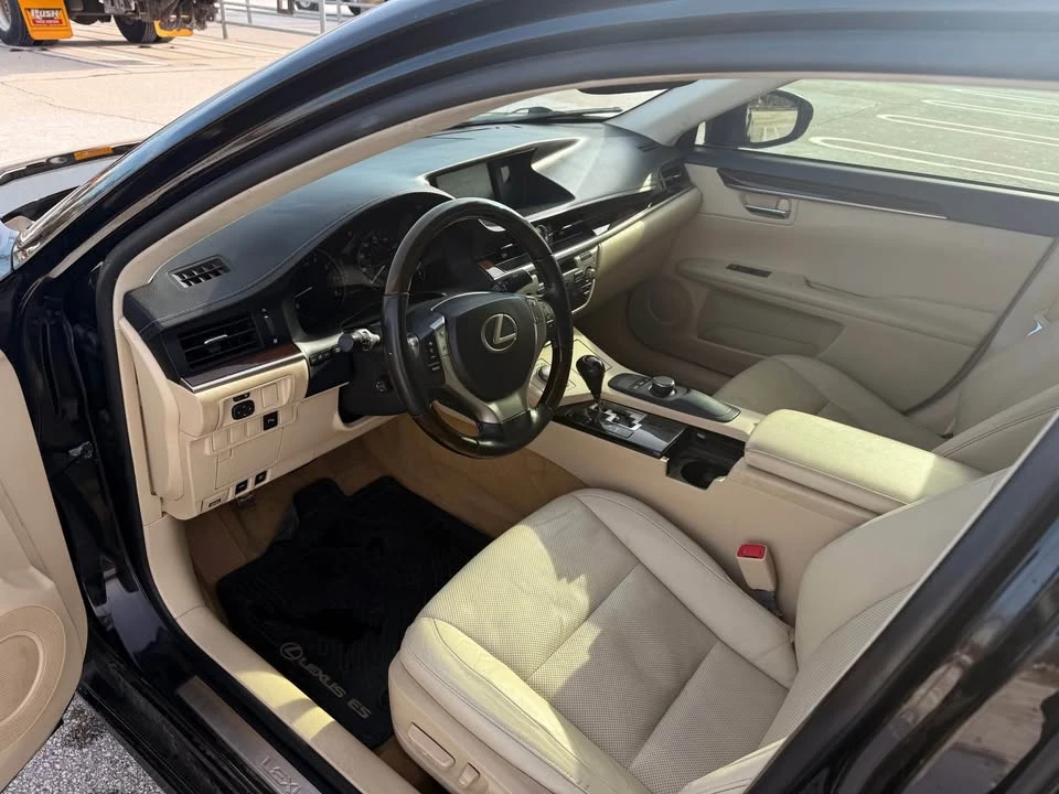 2014 Lexus ES 6th Gen - Image 7 of 13