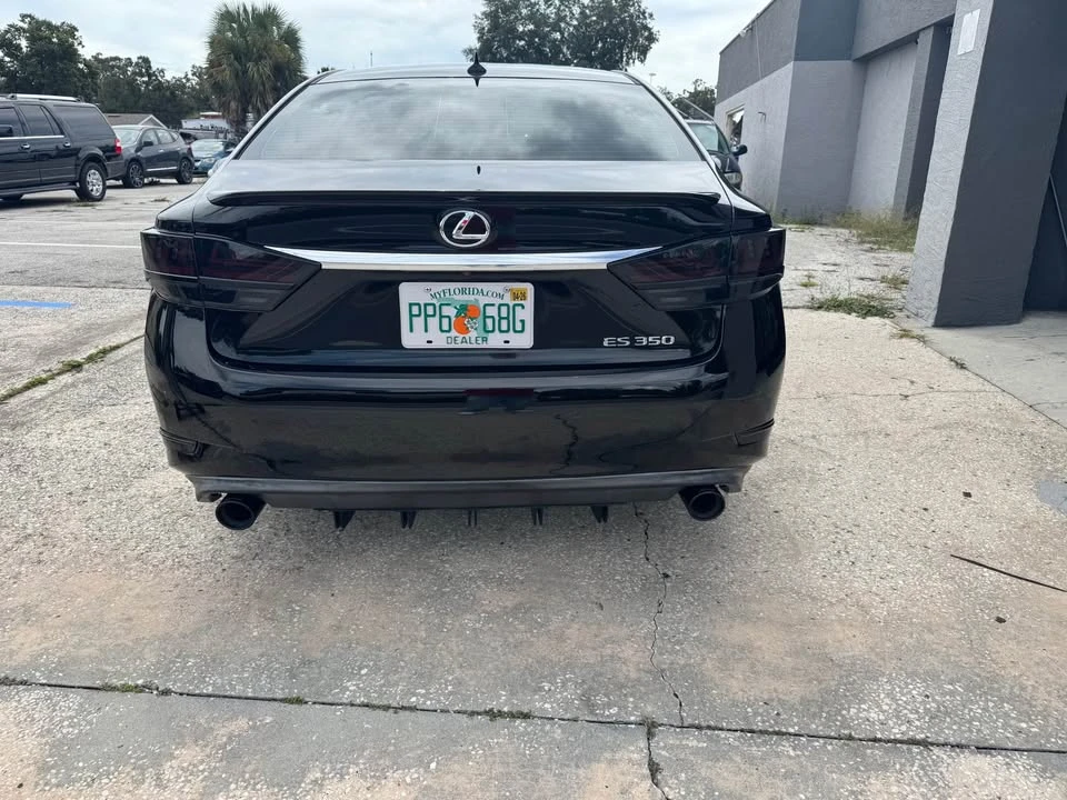 2014 Lexus ES 6th Gen - Image 5 of 10