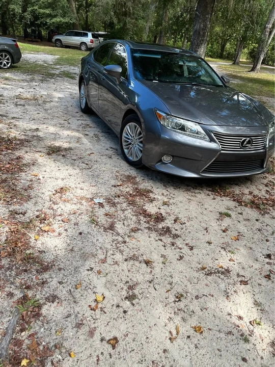 2014 Lexus ES 6th Gen - Image 3 of 4