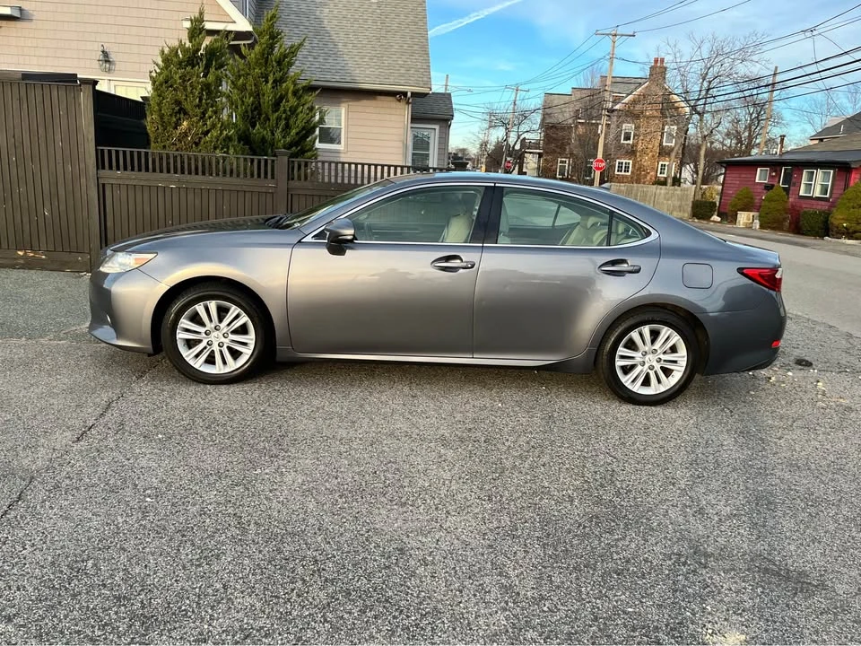 2014 Lexus ES 6th Gen - Image 4 of 6