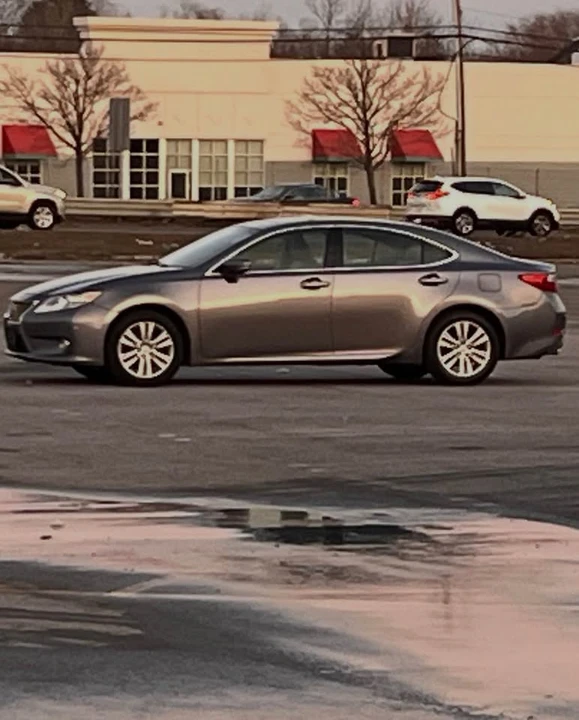 2014 Lexus ES 6th Gen - Image 6 of 6