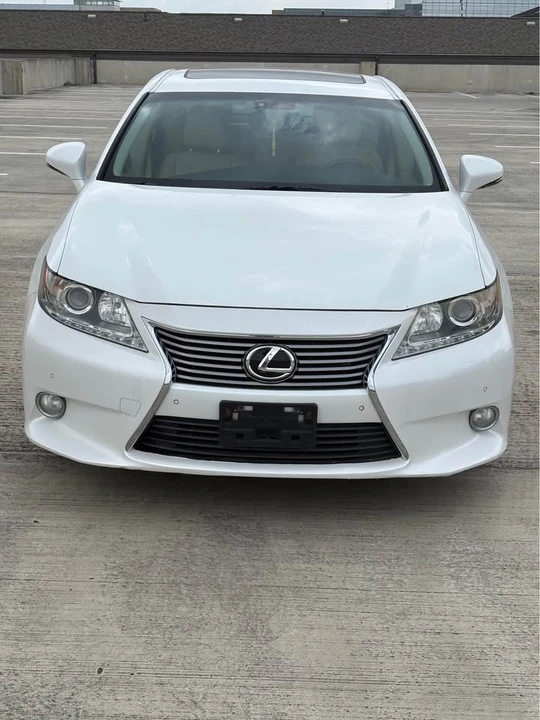 2014 Lexus ES 6th Gen - Image 4 of 10