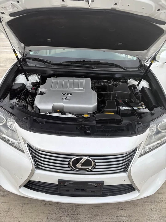 2014 Lexus ES 6th Gen - Image 2 of 10