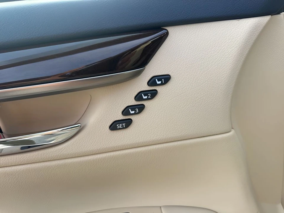 2014 Lexus ES 6th Gen - Image 11 of 12