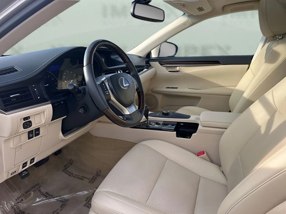 2014 Lexus ES 6th Gen - Image 9 of 12