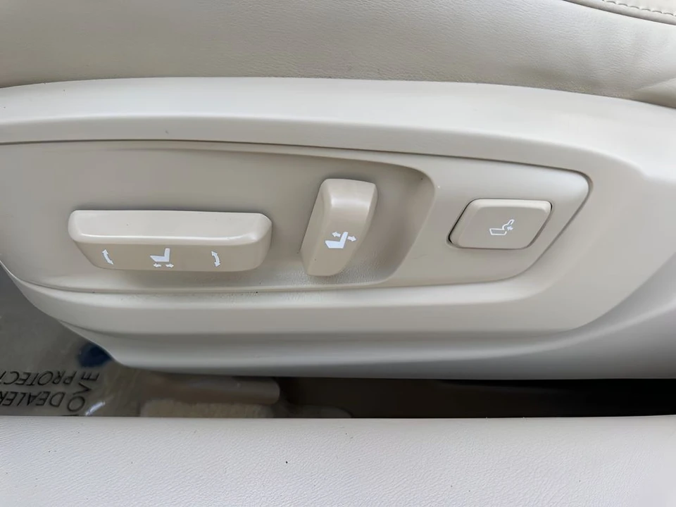 2014 Lexus ES 6th Gen - Image 10 of 12