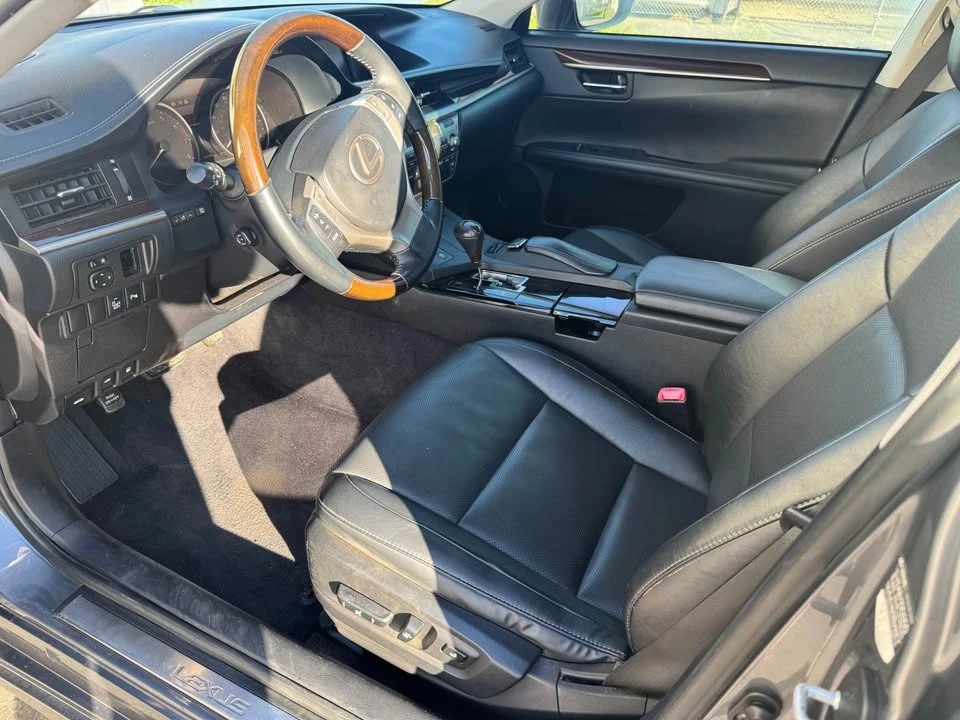2014 Lexus ES 6th Gen - Image 5 of 5