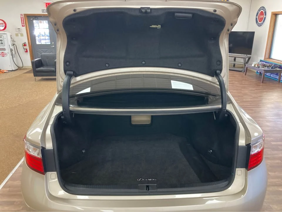2014 Lexus ES 6th Gen - Image 12 of 16