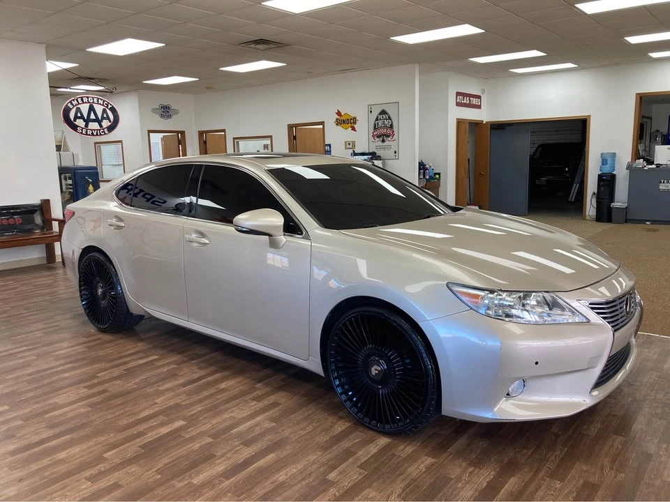 2014 Lexus ES 6th Gen - Image 2 of 16