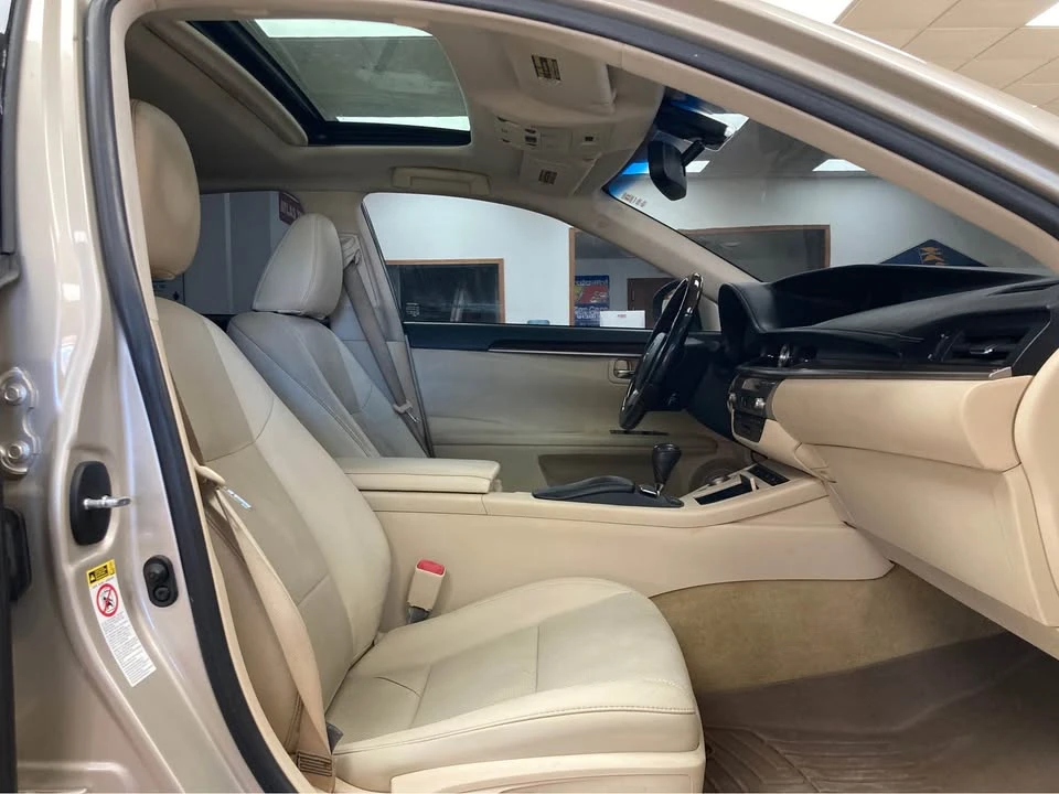 2014 Lexus ES 6th Gen - Image 16 of 16