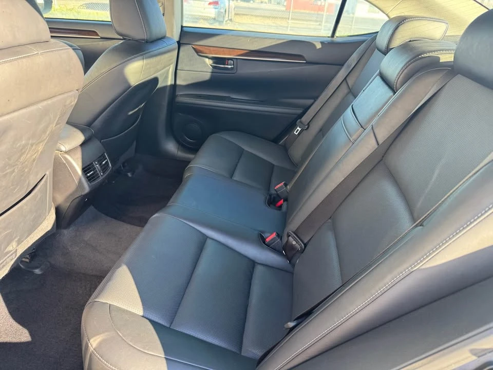 2014 Lexus ES 6th Gen - Image 4 of 5