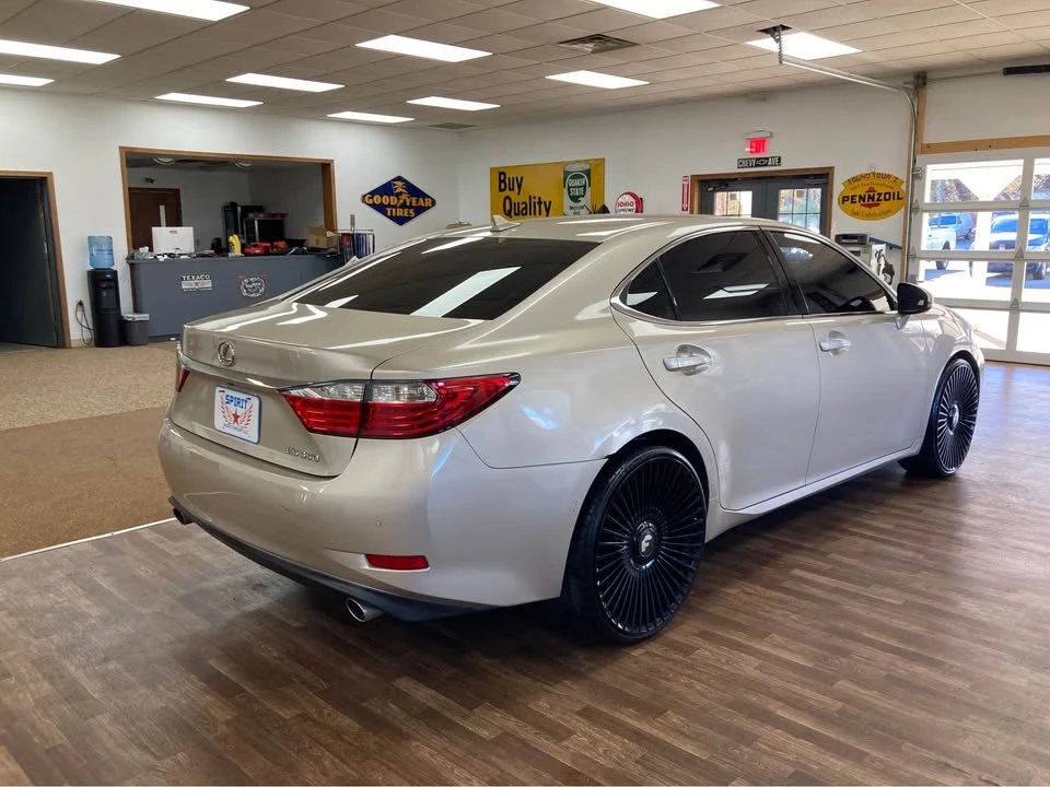 2014 Lexus ES 6th Gen - Image 6 of 16