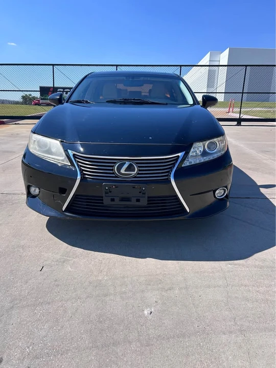 2014 Lexus ES 6th Gen - Image 2 of 9