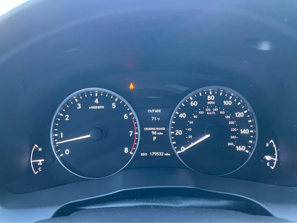 2014 Lexus ES 6th Gen - Image 15 of 19