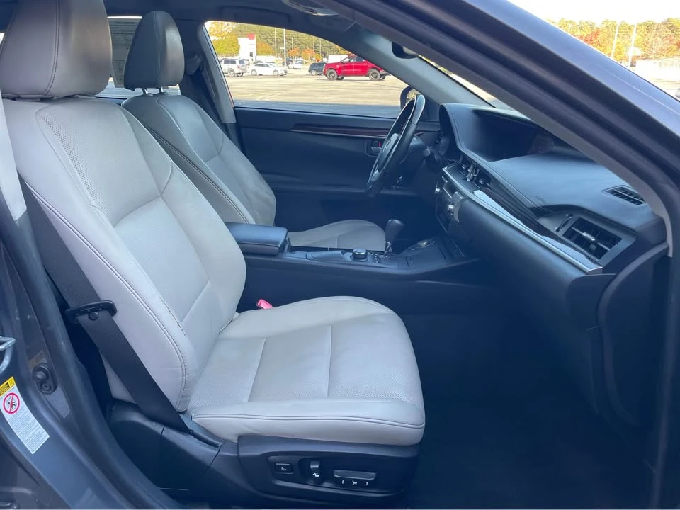 2014 Lexus ES 6th Gen - Image 10 of 19