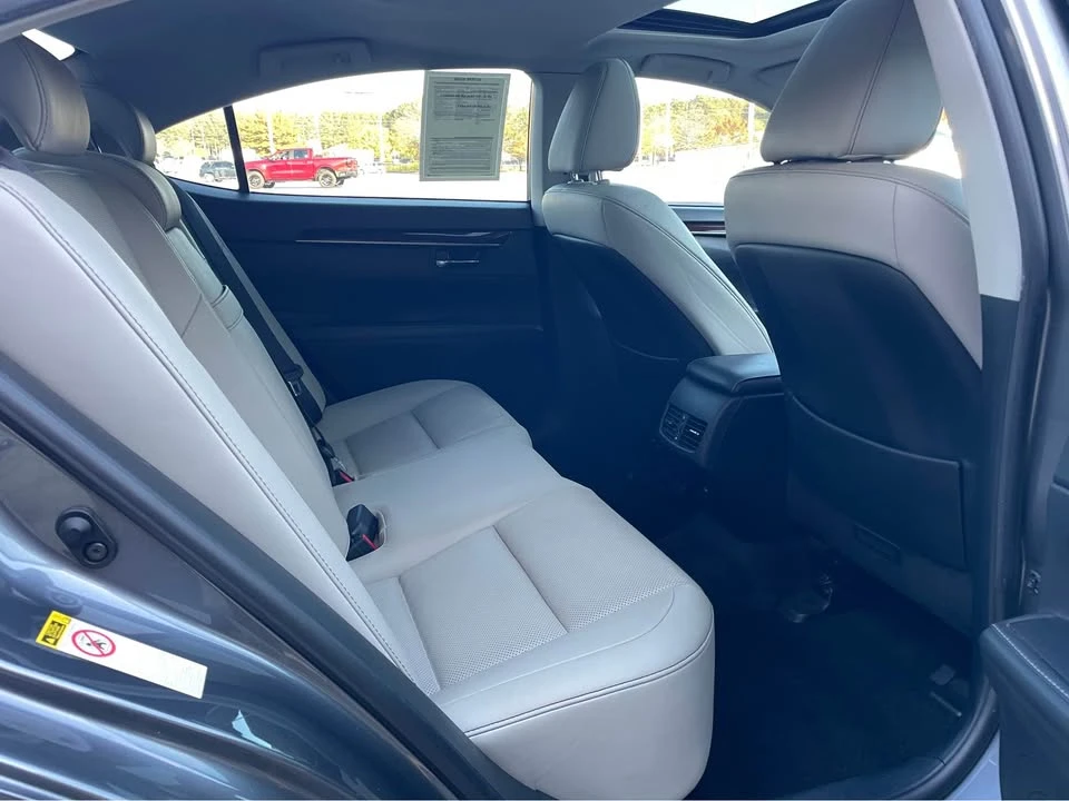 2014 Lexus ES 6th Gen - Image 9 of 19