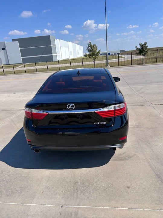 2014 Lexus ES 6th Gen - Image 5 of 9