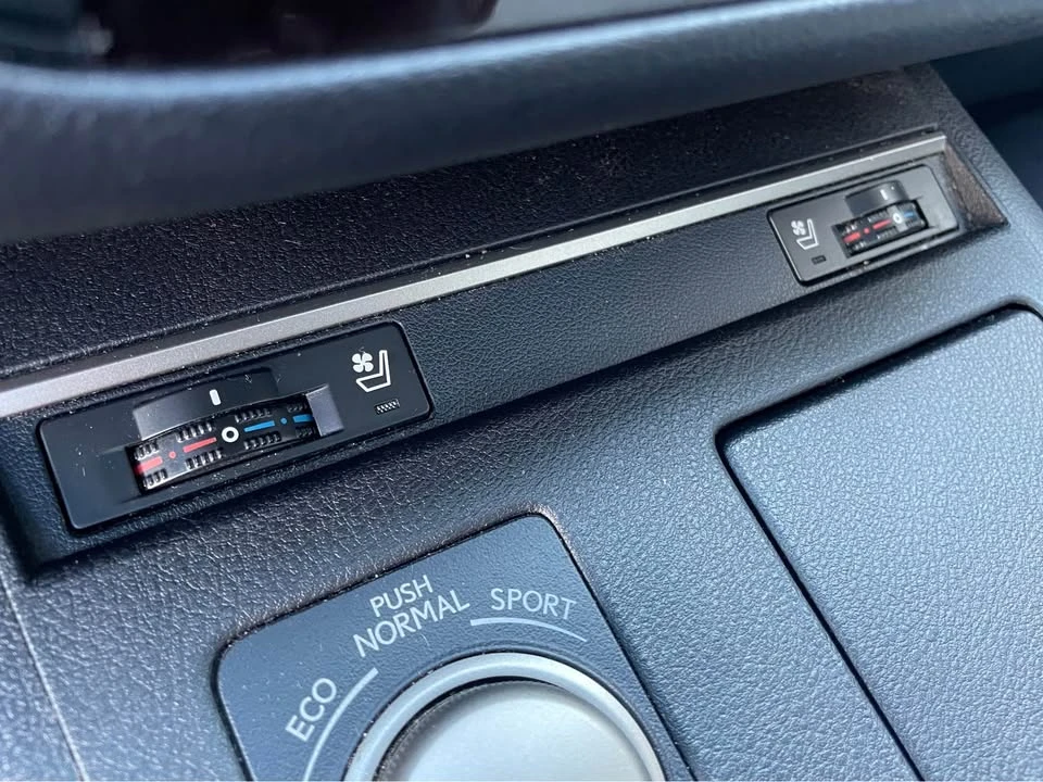 2014 Lexus ES 6th Gen - Image 14 of 19
