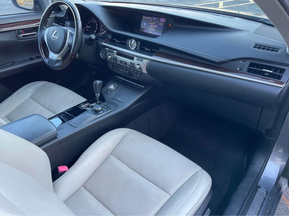 2014 Lexus ES 6th Gen - Image 11 of 19