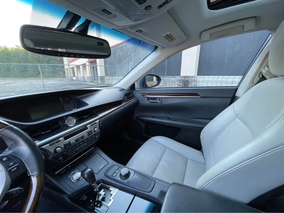 2014 Lexus ES 6th Gen - Image 19 of 19