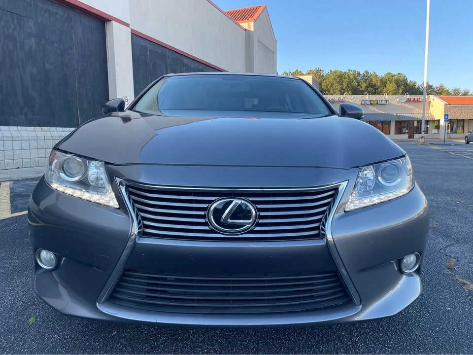 2014 Lexus ES 6th Gen - Image 2 of 19