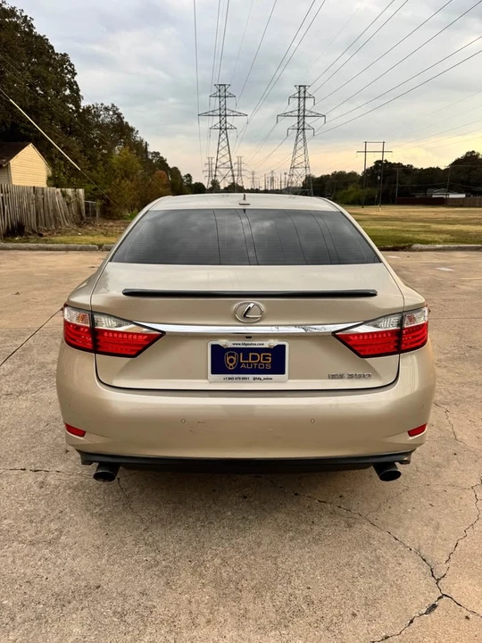 2014 Lexus ES 6th Gen - Image 4 of 13