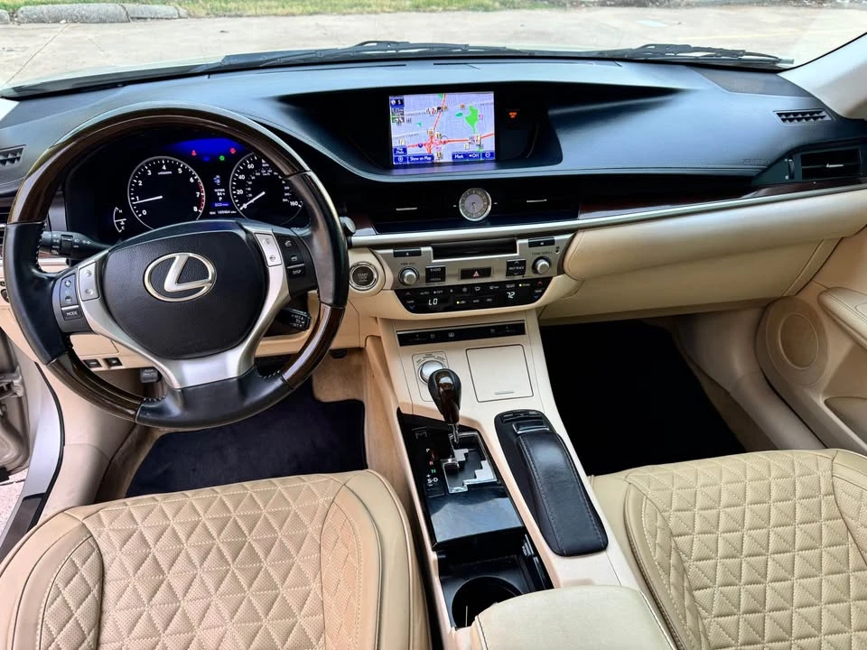 2014 Lexus ES 6th Gen - Image 7 of 13
