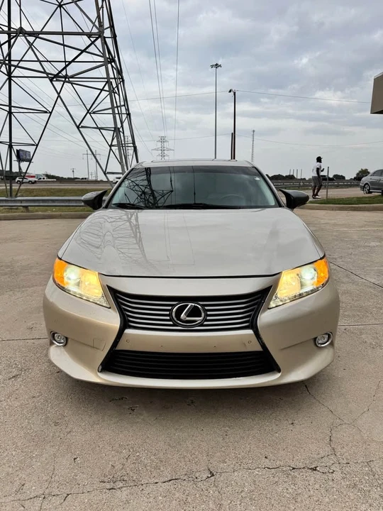2014 Lexus ES 6th Gen - Image 13 of 13