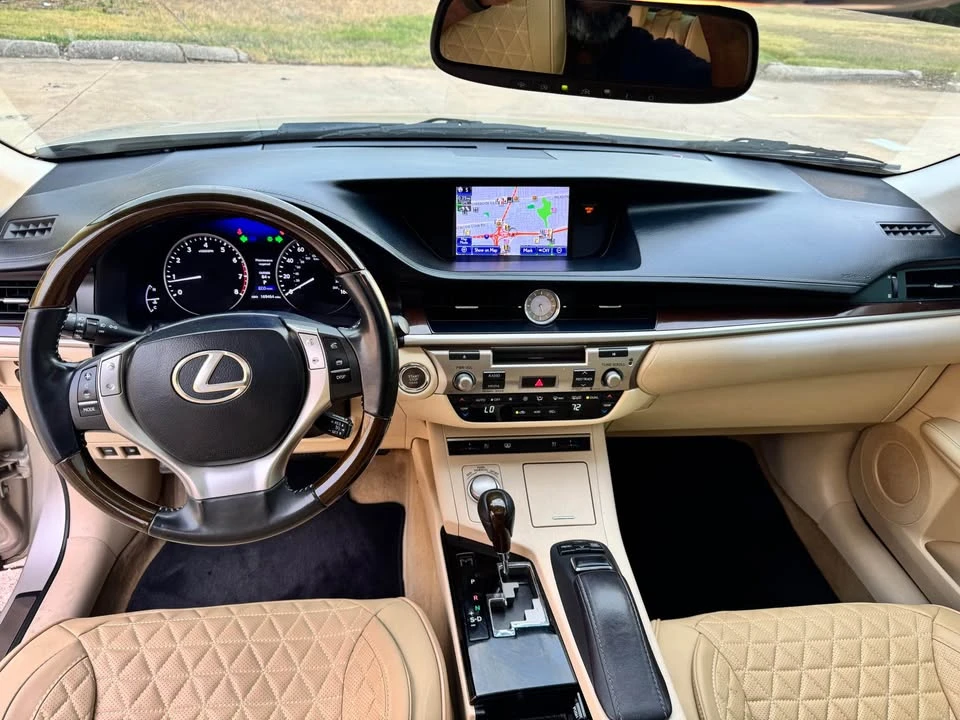 2014 Lexus ES 6th Gen - Image 6 of 13