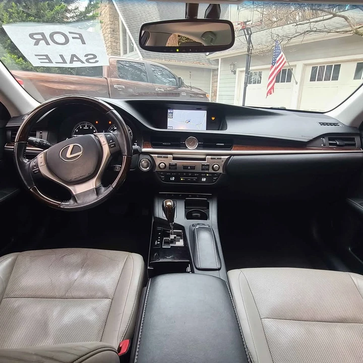 2014 Lexus ES 6th Gen - Image 15 of 20