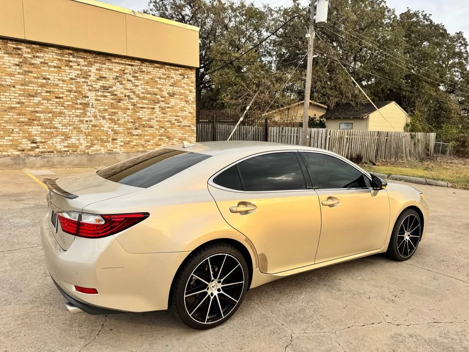2014 Lexus ES 6th Gen - Image 3 of 13