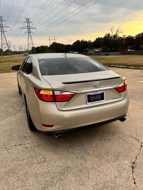2014 Lexus ES 6th Gen - Image 2 of 13