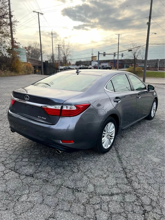 2014 Lexus ES 6th Gen - Image 3 of 15