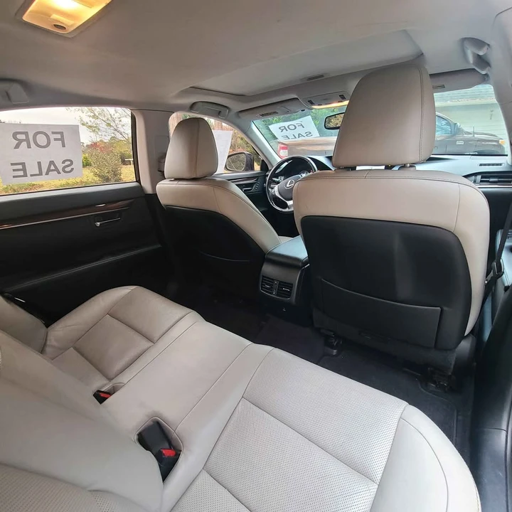 2014 Lexus ES 6th Gen - Image 17 of 20