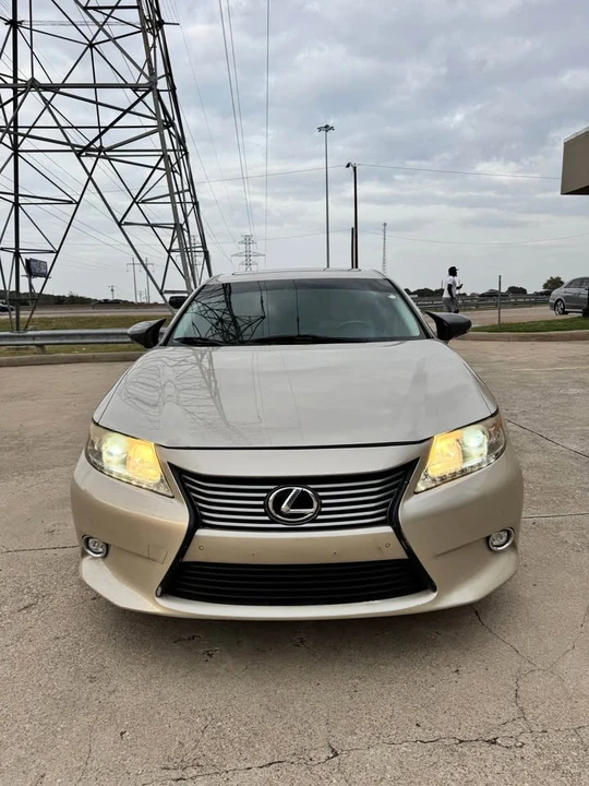 2014 Lexus ES 6th Gen - Image 12 of 13