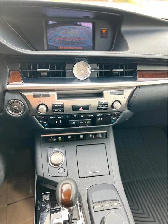 2014 Lexus ES 6th Gen - Image 13 of 15