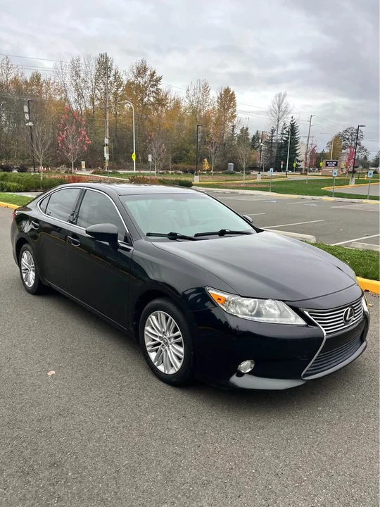 2014 Lexus ES 6th Gen - Image 3 of 10
