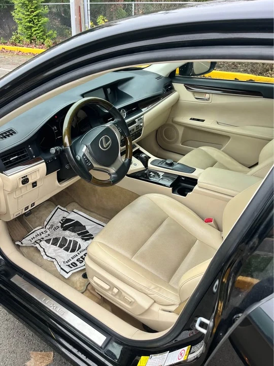 2014 Lexus ES 6th Gen - Image 8 of 10