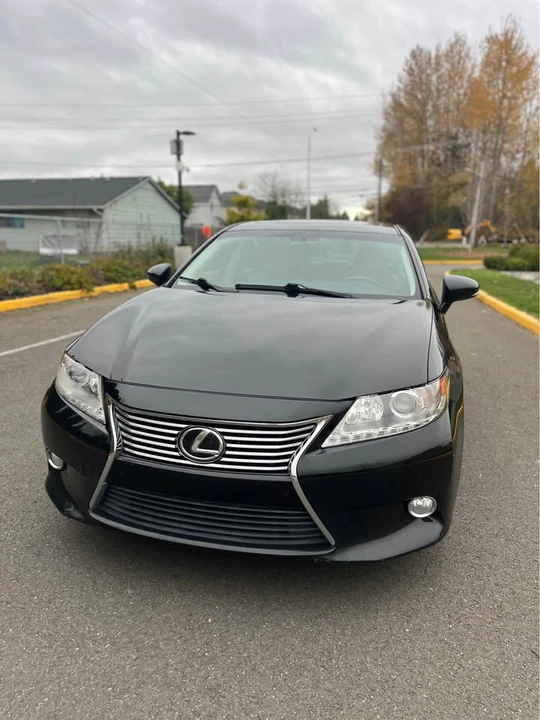 2014 Lexus ES 6th Gen - Image 2 of 10