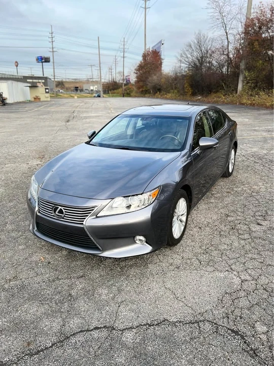 2014 Lexus ES 6th Gen - Image 2 of 15