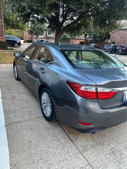 2014 Lexus ES 6th Gen - Image 7 of 19