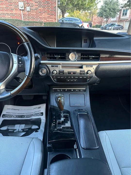 2014 Lexus ES 6th Gen - Image 14 of 19